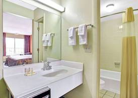 Days Inn by Wyndham Benson 5