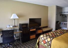 Super 8 by Wyndham Ocala I-75 5