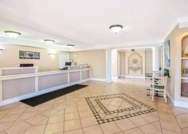 Days Inn by Wyndham Reno 2