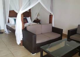 Langi Langi Beach Bungalows 3
