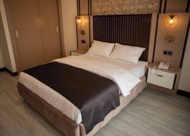 HOTEL EDEN'S 3