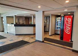 Super 8 by Wyndham Macleod Trail Calgary 2
