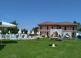 Eleni's Garden & Castello Suites 3