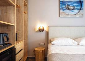 Skipper Beachfront Suites 3