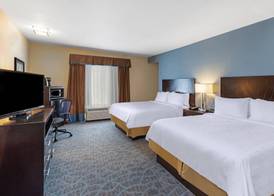 Holiday Inn Express & Suites FLORESVILLE by IHG 5