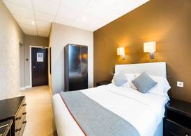 OYO Hotel Majestic 5