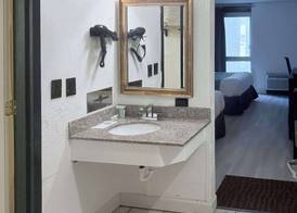 Rodeway Inn Enid South 4