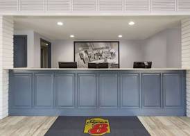 Super 8 by Wyndham Universal City 5