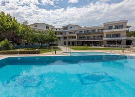 Paradise Resort 4