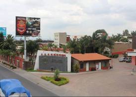 Festival Plaza 3