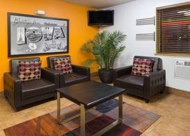 Super 8 by Wyndham Dubuque 3