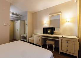 Riverside rooms at Hotel Fieri 5