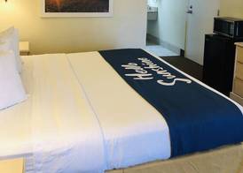 Days Inn & Suites by Wyndham Navarre - near Beaches Hurlburt 4