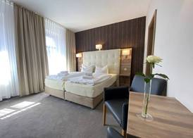 "Zur Altstadt - Am Fuße der Osterburg" Gaststätte, Pension, FEWO 5