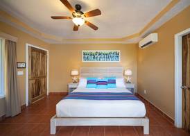 Mr. Tucan Hotel 5