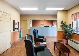 Econo Lodge Inn & Suites Tuscaloosa I-20 2