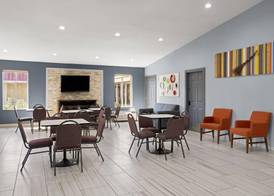 Super 8 by Wyndham Fort Wayne 4