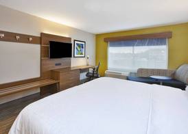 Holiday Inn Express & Suites GRAND RAPIDS - AIRPORT NORTH by IHG 5