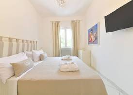 Queen Suite - Luxury Rooms 5