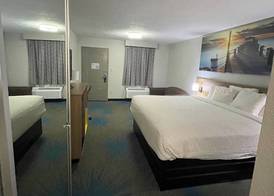 Days Inn by Wyndham Savannah 5