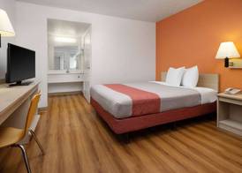 Motel 6 Buena Park, CA - Knotts Berry Farm - Disneyland 5