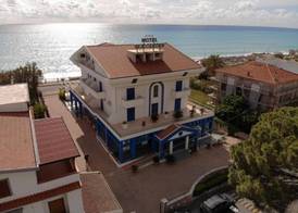 Sea Garden Hotel 5