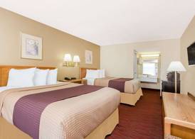 Days Inn by Wyndham Staunton 3