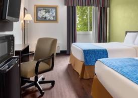 Travelodge by Wyndham Zanesville 3