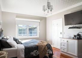 Noah's Stanley Luxury Bed and Breakfast 5