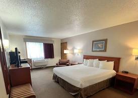 Serena Inn & Suites 4