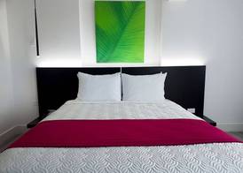R Hotel Kingston 5