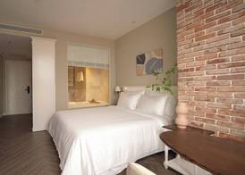 Celine Living - Central 4