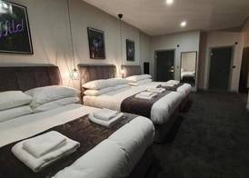 Hotel 105 3