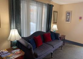 Super 8 by Wyndham Newburgh/West Point Near Stewart Airport 4