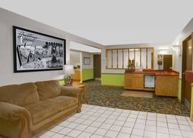 Super 8 by Wyndham Radford VA 2