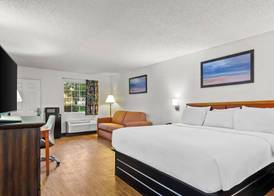 Homestay Inn and suites 4