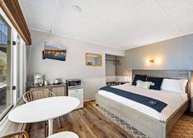 Fresh Coast Motel 5