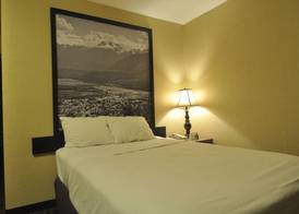 Super 8 by Wyndham Revelstoke BC 5