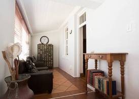 Loddeys Guesthouse 2