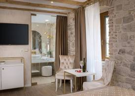 Le Premier Luxury Rooms 3