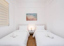 City Chic Apartment with Park View 4