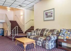 Econo Lodge Airport 2