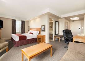 Travelodge by Wyndham Spruce Grove 5