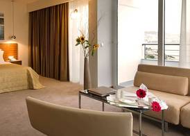 Lucy Hotel 5