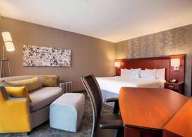 Courtyard by Marriott Champaign 5