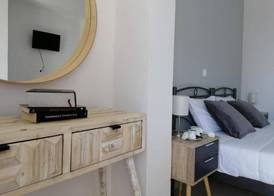 Roza's Home and Studios 4