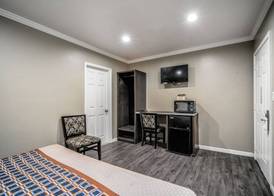 Regency Inn & Suites Downey 4