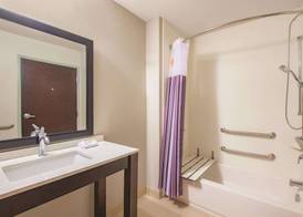 La Quinta by Wyndham York 5
