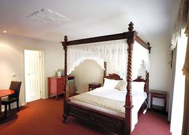 Sanctuary House Resort Motel 4