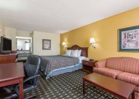 Days Inn & Suites by Wyndham Warner Robins Near Robins AFB 5